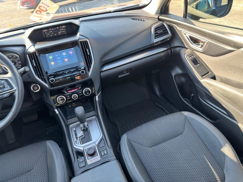 Subaru Forester Vehicle Full-screen Gallery Image 17