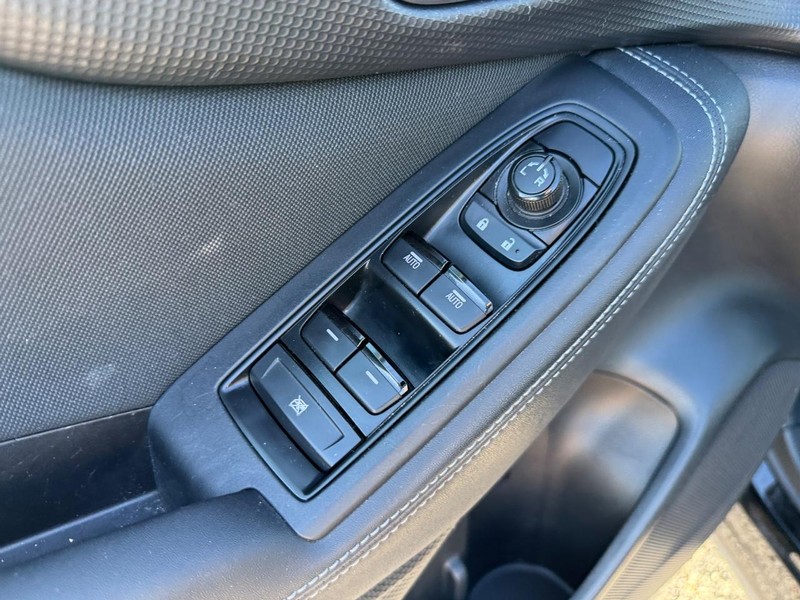 Subaru Forester Vehicle Full-screen Gallery Image 19