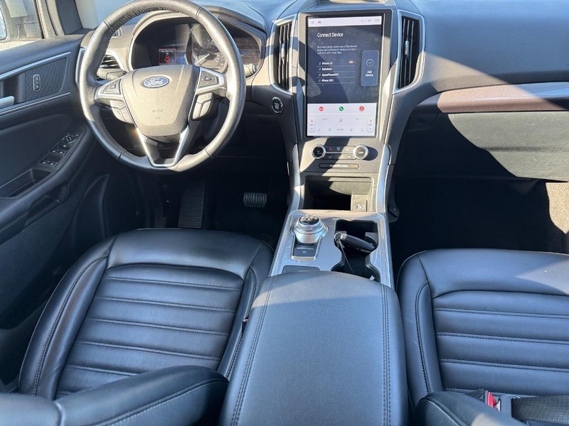 Ford Edge Vehicle Full-screen Gallery Image 15