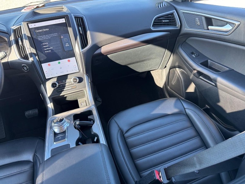 Ford Edge Vehicle Full-screen Gallery Image 16