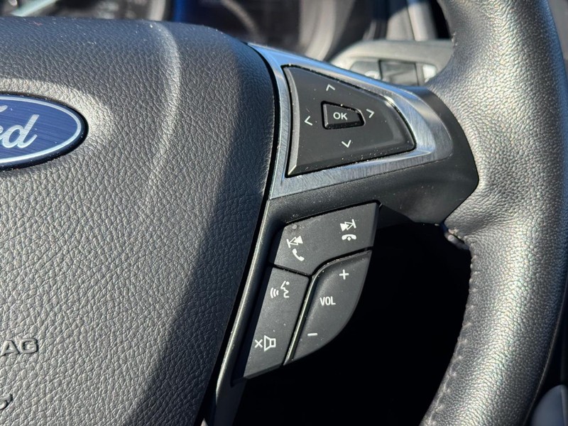Ford Edge Vehicle Full-screen Gallery Image 21