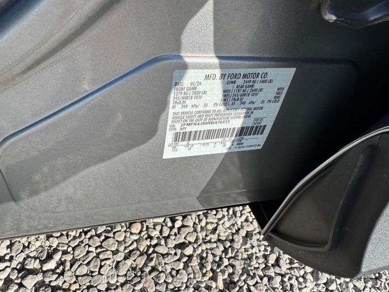 Ford Edge Vehicle Full-screen Gallery Image 25