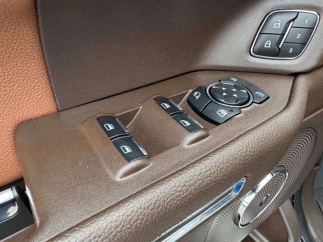 Ford Expedition Max Vehicle Full-screen Gallery Image 21