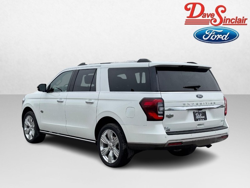 Ford Expedition Max Vehicle Full-screen Gallery Image 09