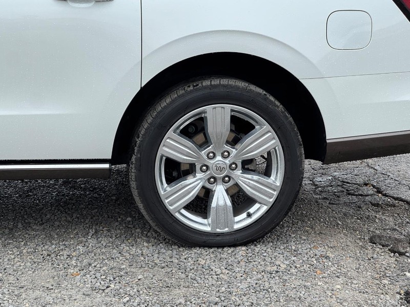 Ford Expedition Max Vehicle Full-screen Gallery Image 11