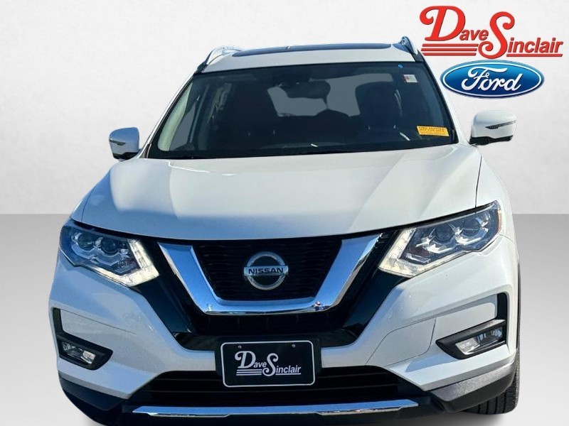 Nissan Rogue Vehicle Full-screen Gallery Image 02