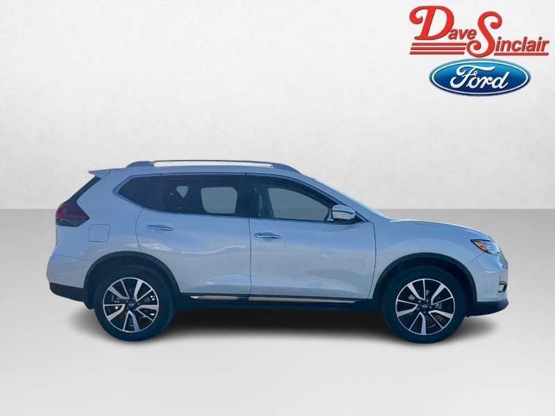 Nissan Rogue Vehicle Full-screen Gallery Image 05