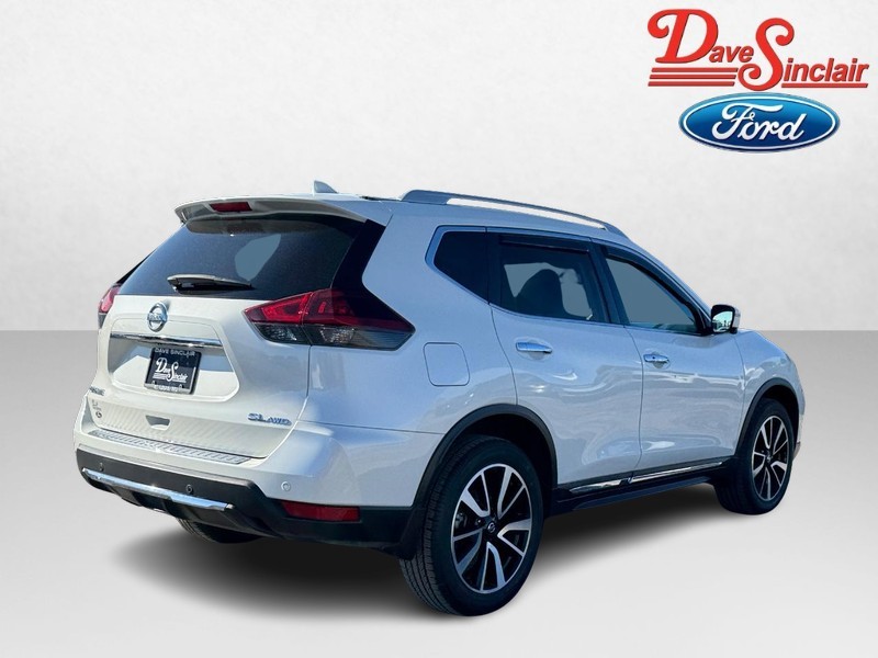 Nissan Rogue Vehicle Full-screen Gallery Image 07