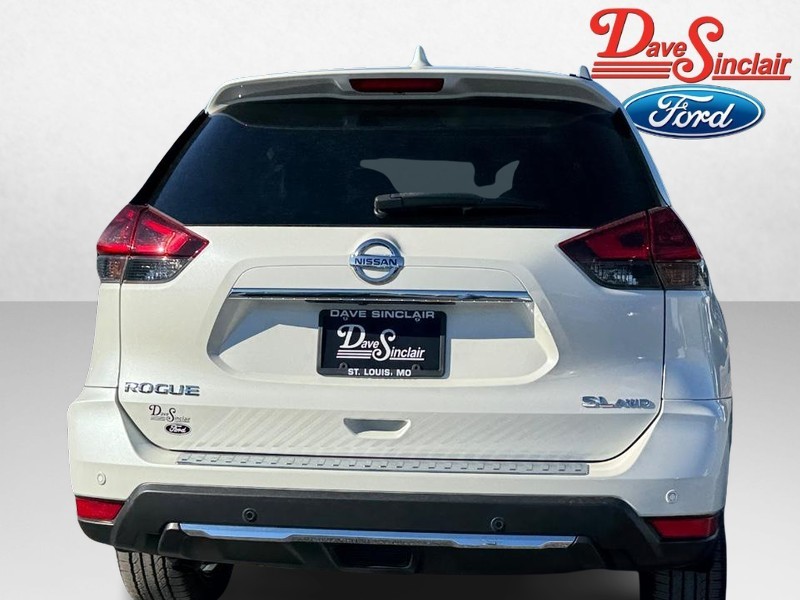 Nissan Rogue Vehicle Full-screen Gallery Image 08