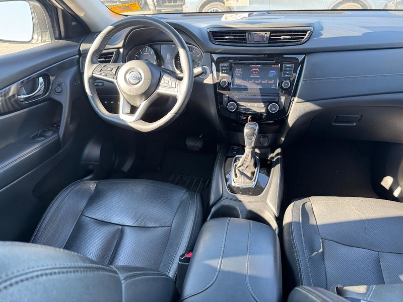 Nissan Rogue Vehicle Full-screen Gallery Image 16
