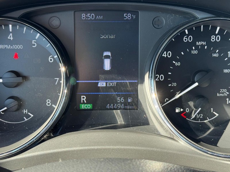 Nissan Rogue Vehicle Full-screen Gallery Image 27
