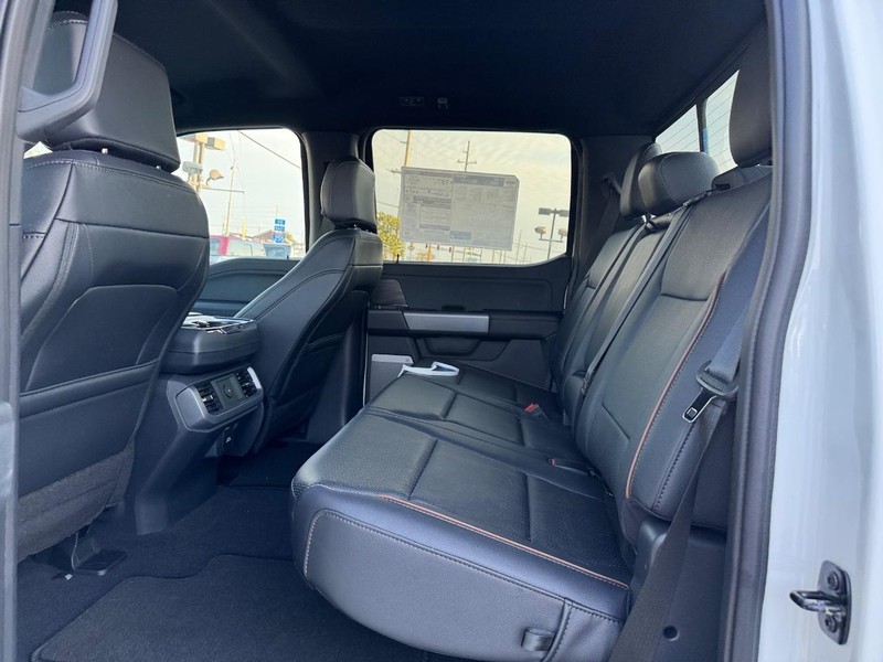 Ford F-150 Vehicle Full-screen Gallery Image 12