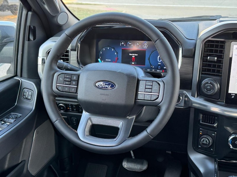 Ford F-150 Vehicle Full-screen Gallery Image 14