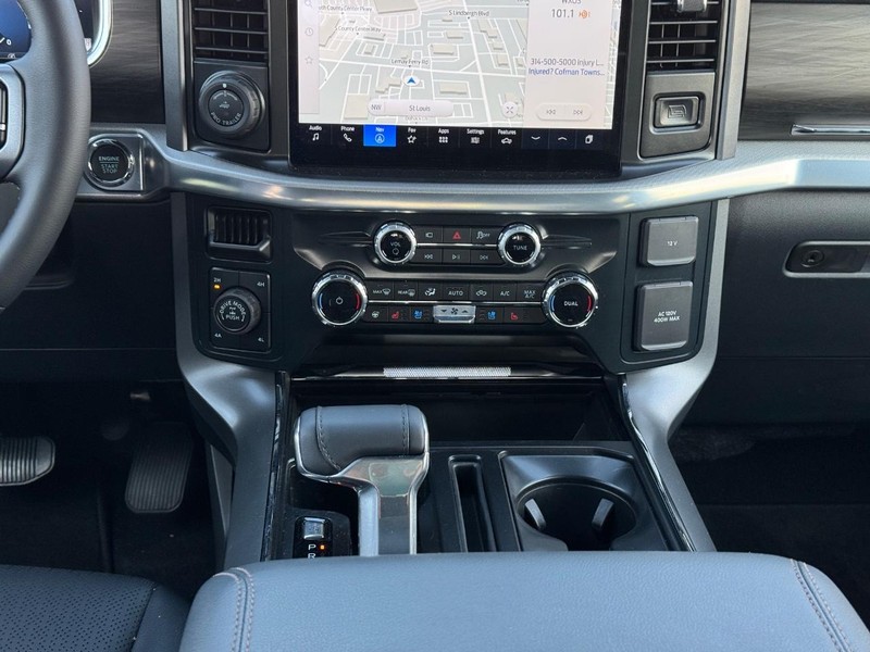 Ford F-150 Vehicle Full-screen Gallery Image 16