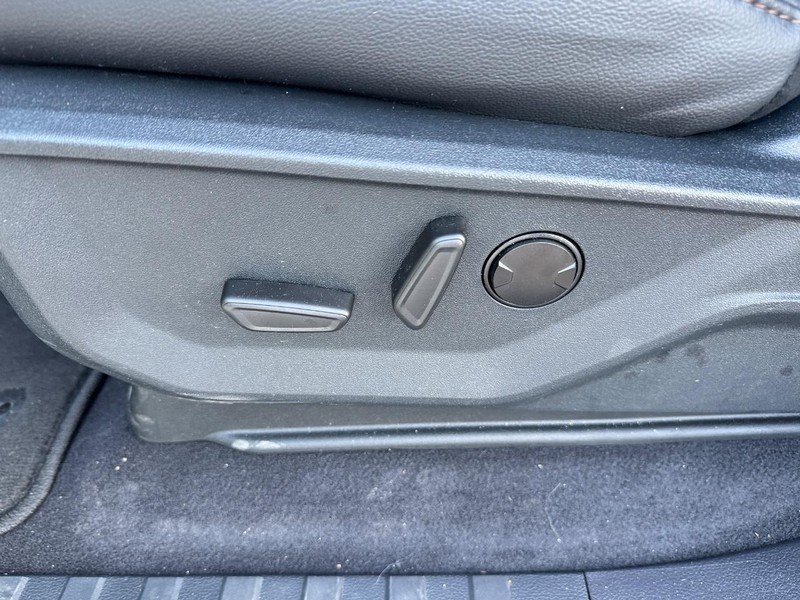 Ford F-150 Vehicle Full-screen Gallery Image 17