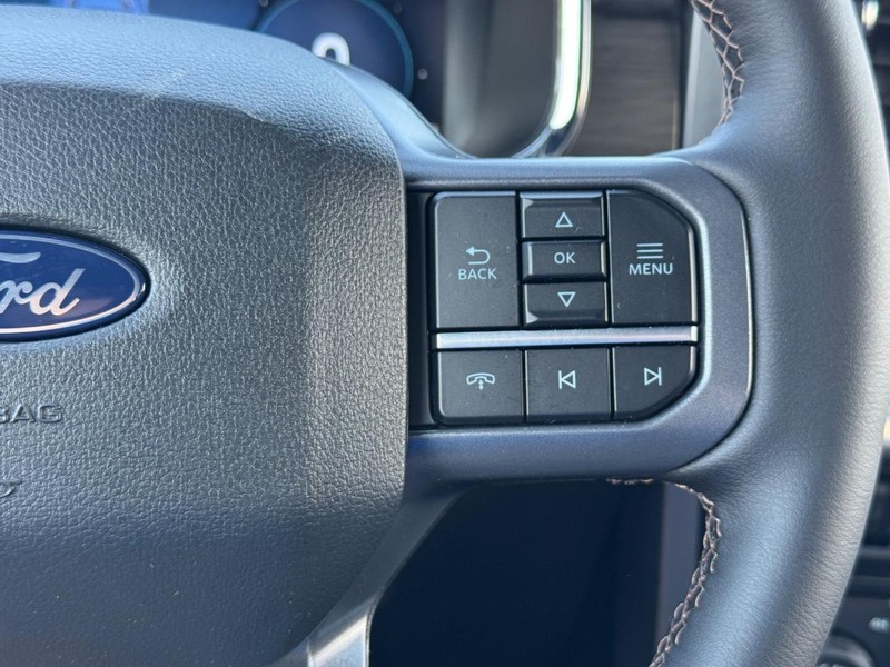 Ford F-150 Vehicle Full-screen Gallery Image 21