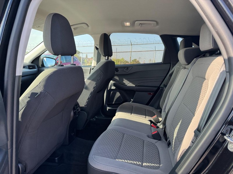 Ford Escape Vehicle Full-screen Gallery Image 12
