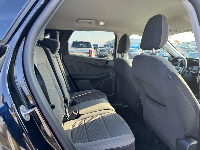 Ford Escape Vehicle Full-screen Gallery Image 13
