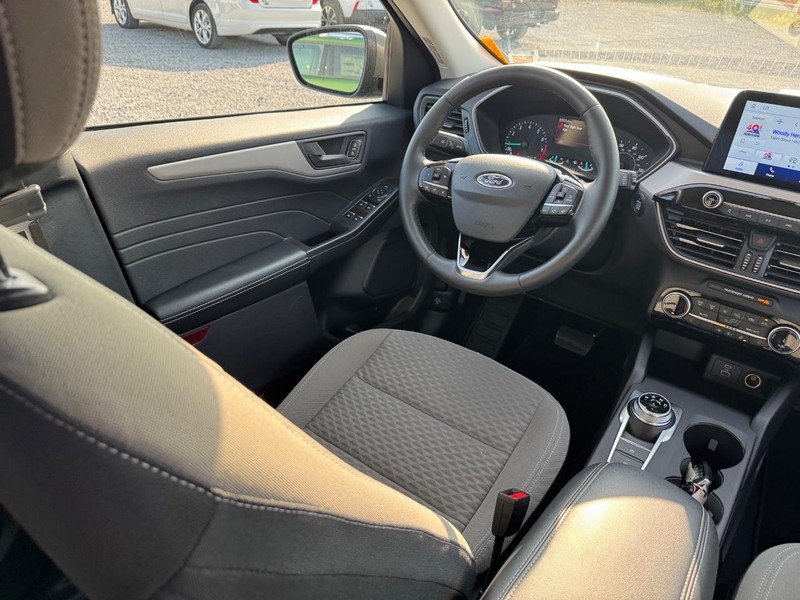 Ford Escape Vehicle Full-screen Gallery Image 14