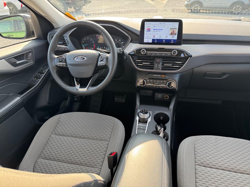 Ford Escape Vehicle Full-screen Gallery Image 15