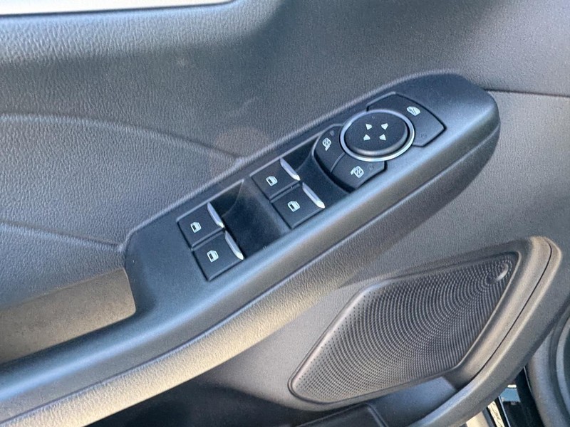 Ford Escape Vehicle Full-screen Gallery Image 18