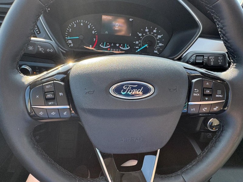 Ford Escape Vehicle Full-screen Gallery Image 19