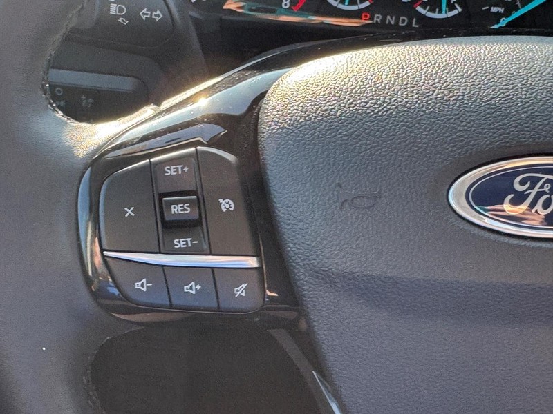 Ford Escape Vehicle Full-screen Gallery Image 20