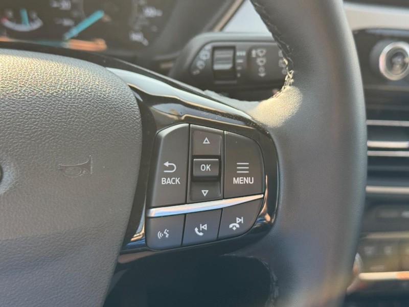 Ford Escape Vehicle Full-screen Gallery Image 21