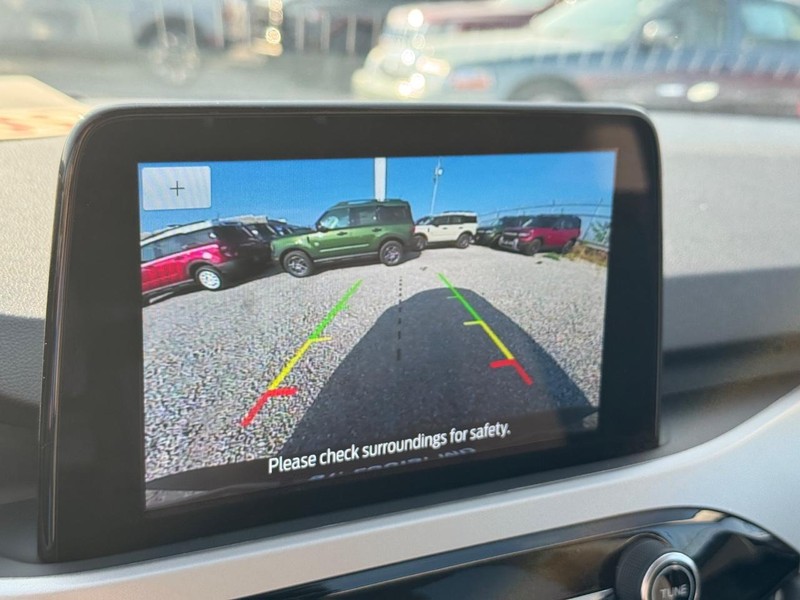 Ford Escape Vehicle Full-screen Gallery Image 23