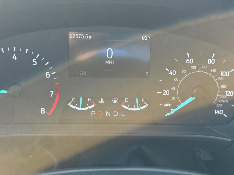 Ford Escape Vehicle Full-screen Gallery Image 24