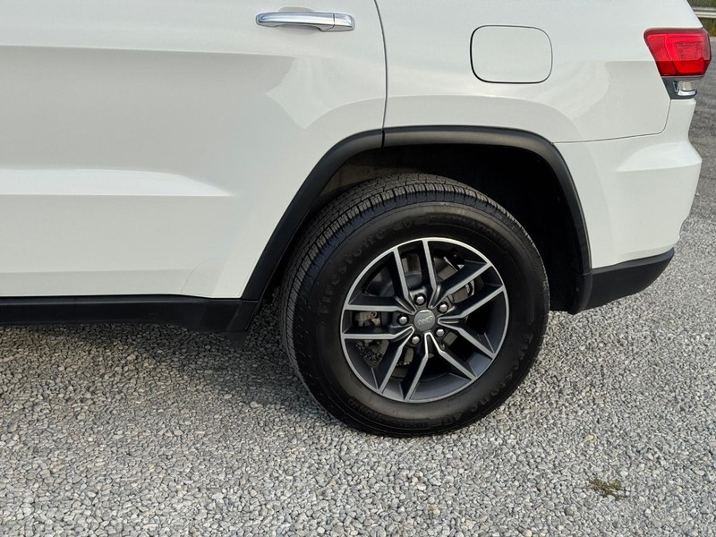 Jeep Grand Cherokee Vehicle Full-screen Gallery Image 11