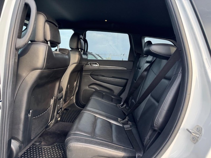 Jeep Grand Cherokee Vehicle Full-screen Gallery Image 12