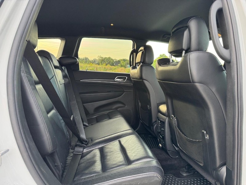 Jeep Grand Cherokee Vehicle Full-screen Gallery Image 13