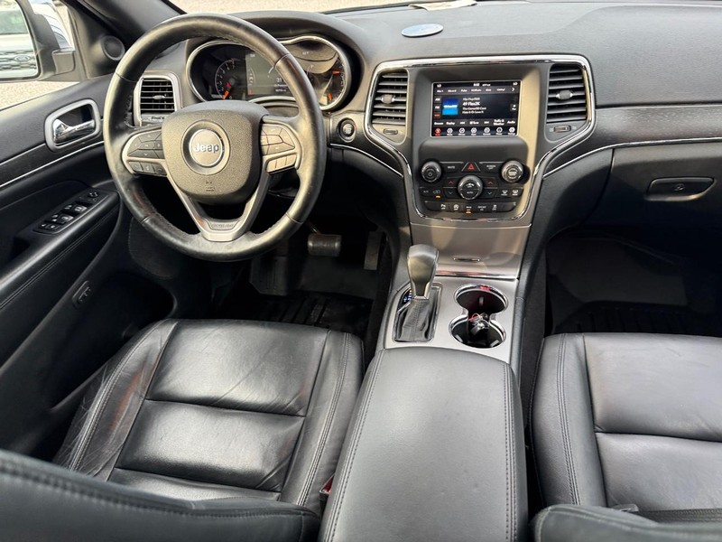 Jeep Grand Cherokee Vehicle Full-screen Gallery Image 15