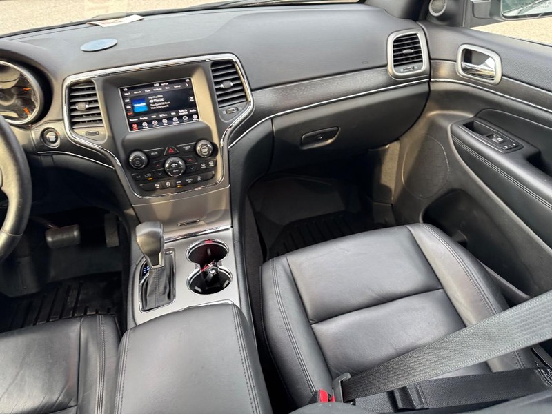 Jeep Grand Cherokee Vehicle Full-screen Gallery Image 16