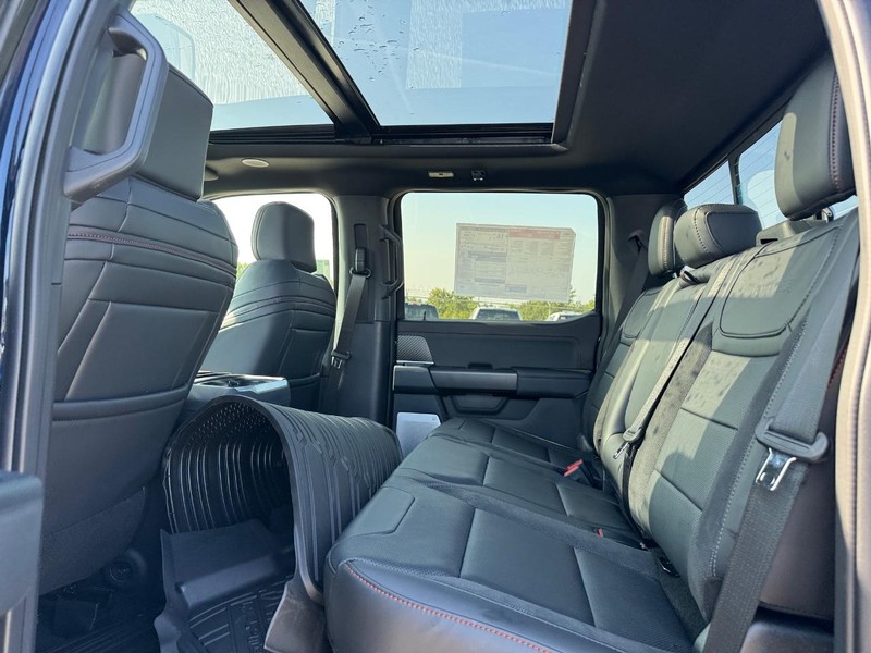 Ford F-150 Vehicle Full-screen Gallery Image 12