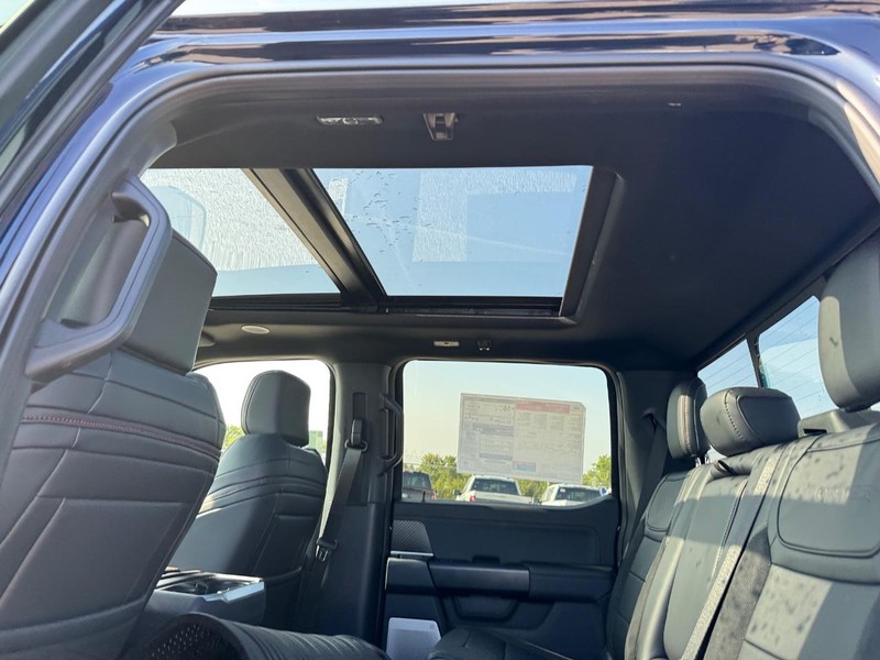Ford F-150 Vehicle Full-screen Gallery Image 13