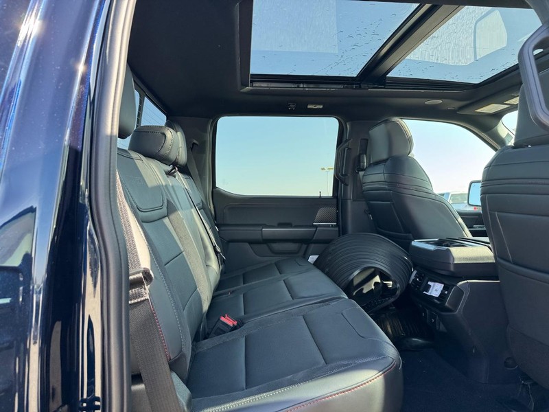 Ford F-150 Vehicle Full-screen Gallery Image 14