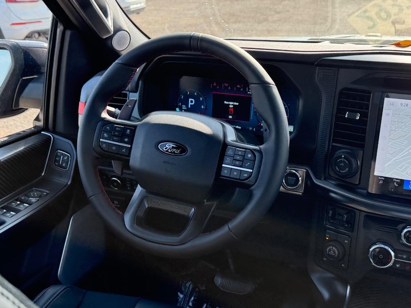 Ford F-150 Vehicle Full-screen Gallery Image 16