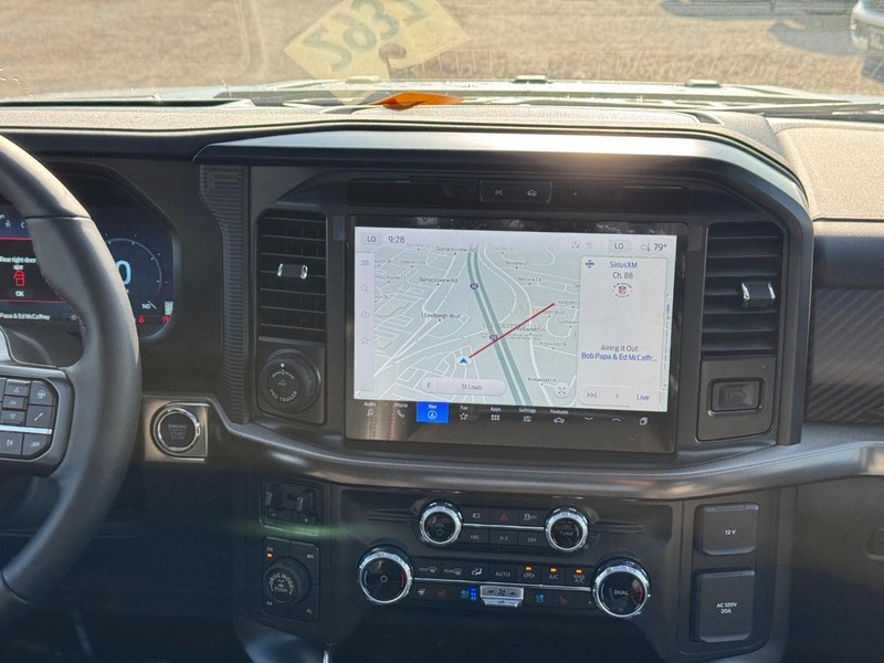 Ford F-150 Vehicle Full-screen Gallery Image 17