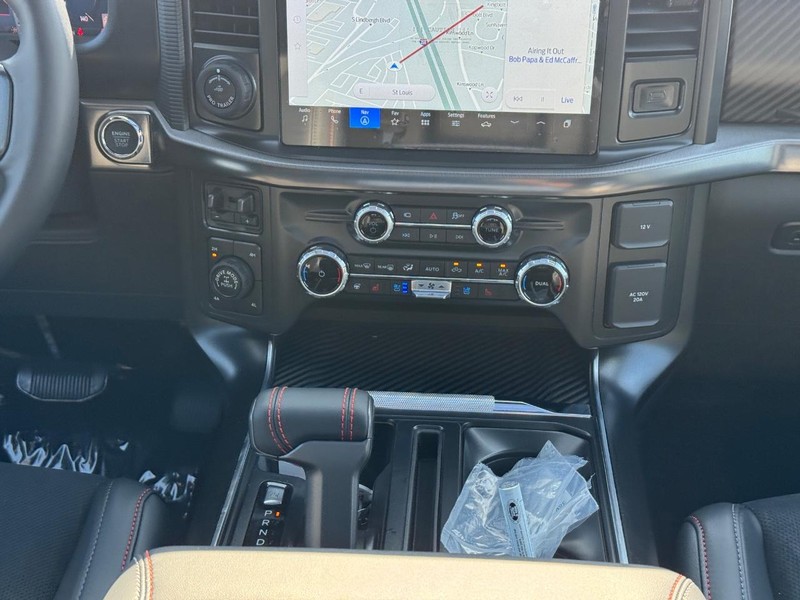 Ford F-150 Vehicle Full-screen Gallery Image 18