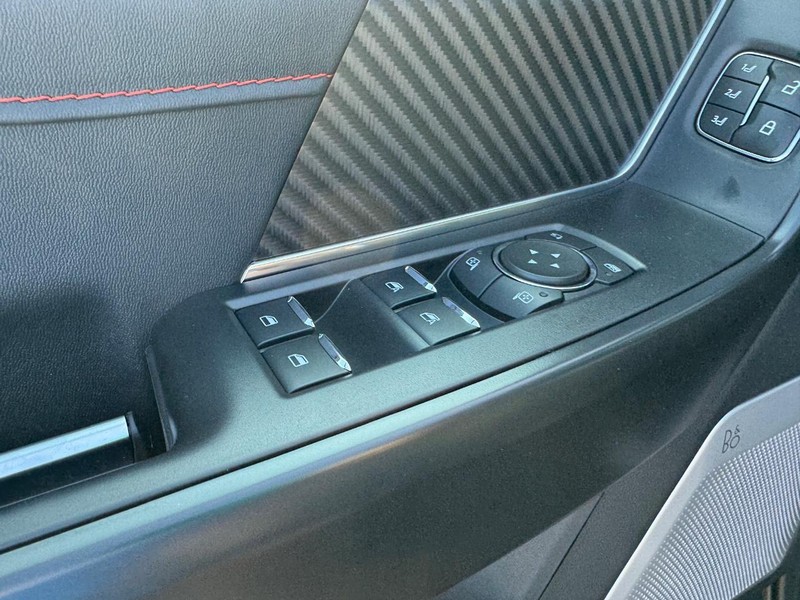 Ford F-150 Vehicle Full-screen Gallery Image 20