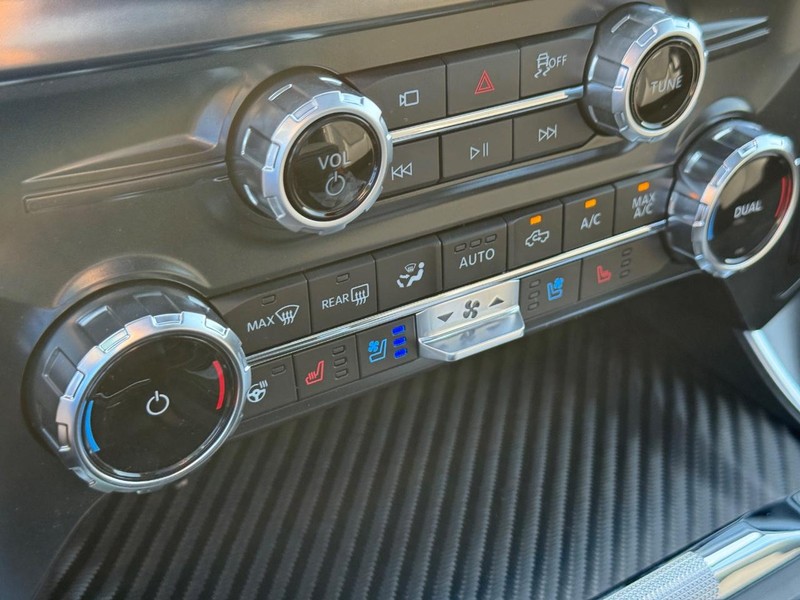 Ford F-150 Vehicle Full-screen Gallery Image 26