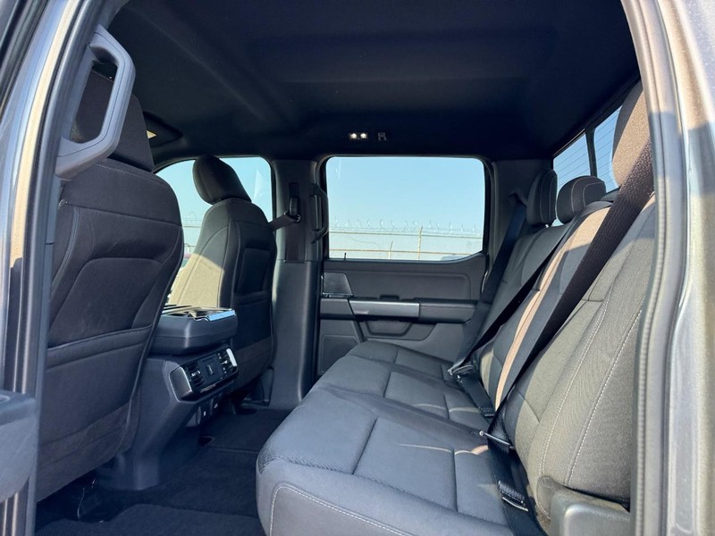 Ford F-150 Vehicle Full-screen Gallery Image 12