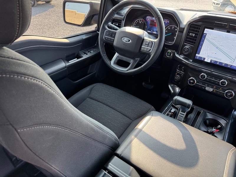 Ford F-150 Vehicle Full-screen Gallery Image 14