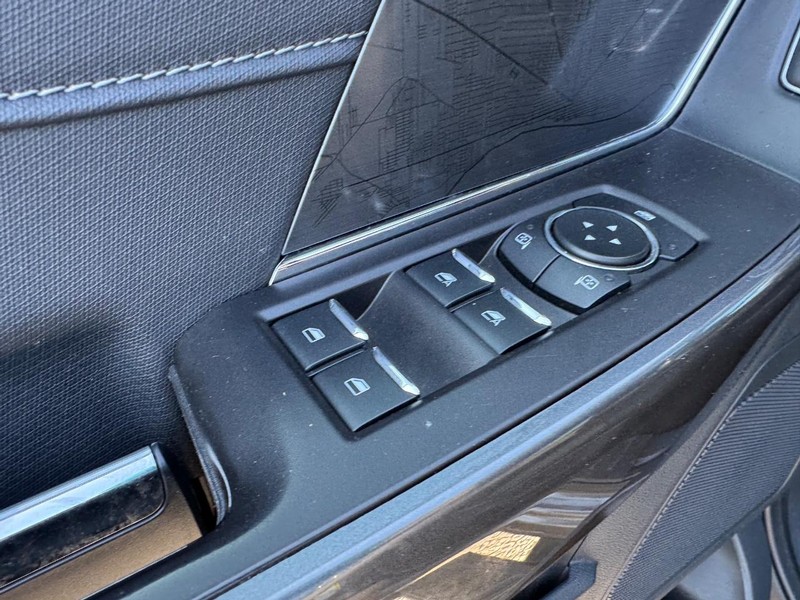 Ford F-150 Vehicle Full-screen Gallery Image 18