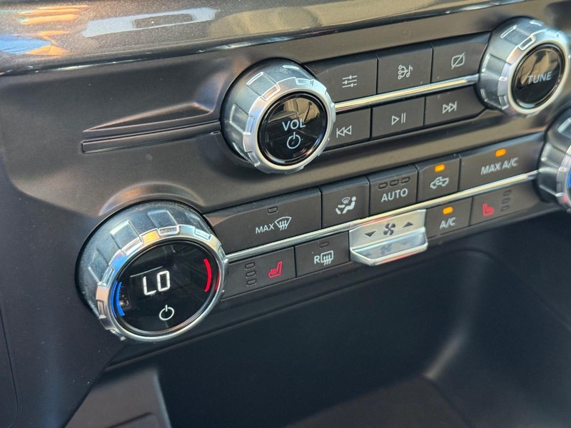 Ford F-150 Vehicle Full-screen Gallery Image 23