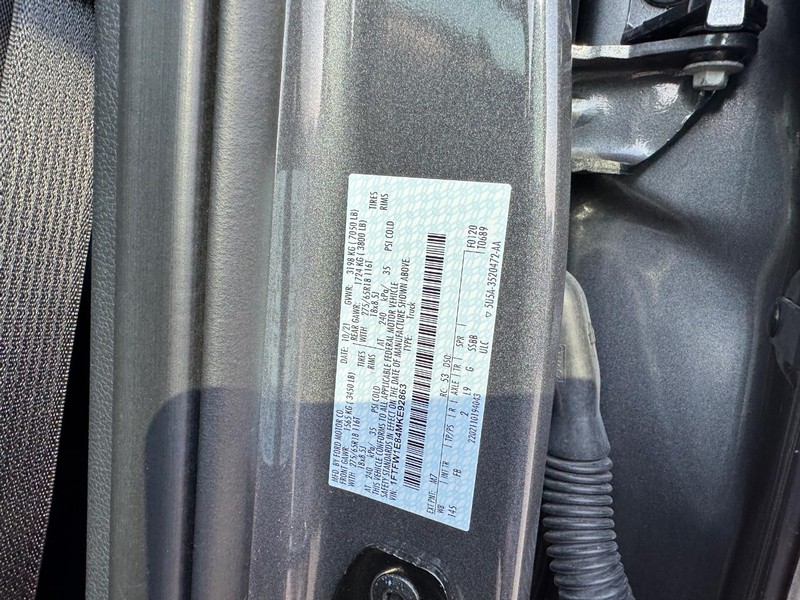 Ford F-150 Vehicle Full-screen Gallery Image 26
