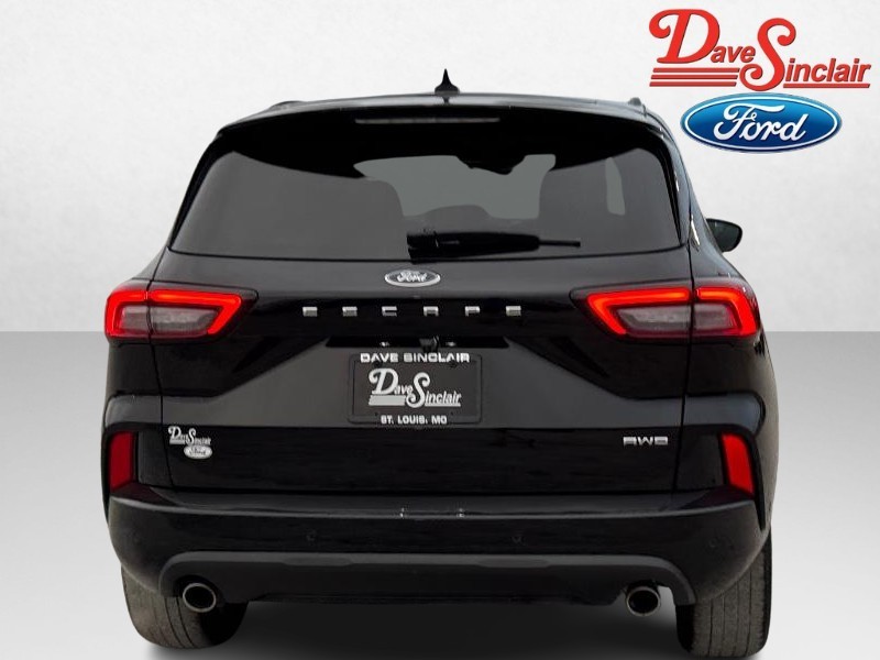 Ford Escape Vehicle Full-screen Gallery Image 08