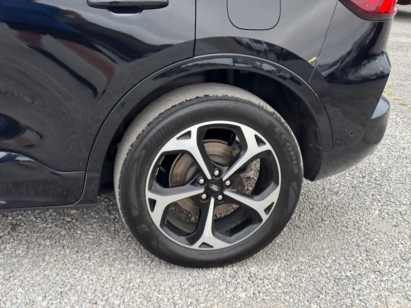 Ford Escape Vehicle Full-screen Gallery Image 11